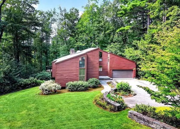 26 Old Stagecoach Rd, Bedford, MA 01730