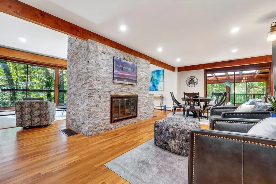 26 Old Stagecoach Rd, Bedford, MA 01730 - #3