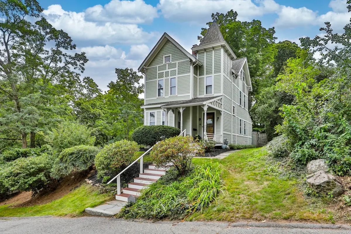 4 Hillside Ave, Wakefield, MA 01880 - #1