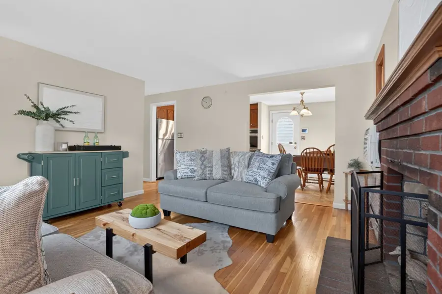 46 Grapevine Ave, Lexington, MA 02421 - #3