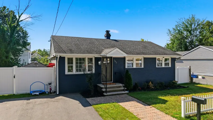 107 New York St, Lowell, MA 01854 - #2