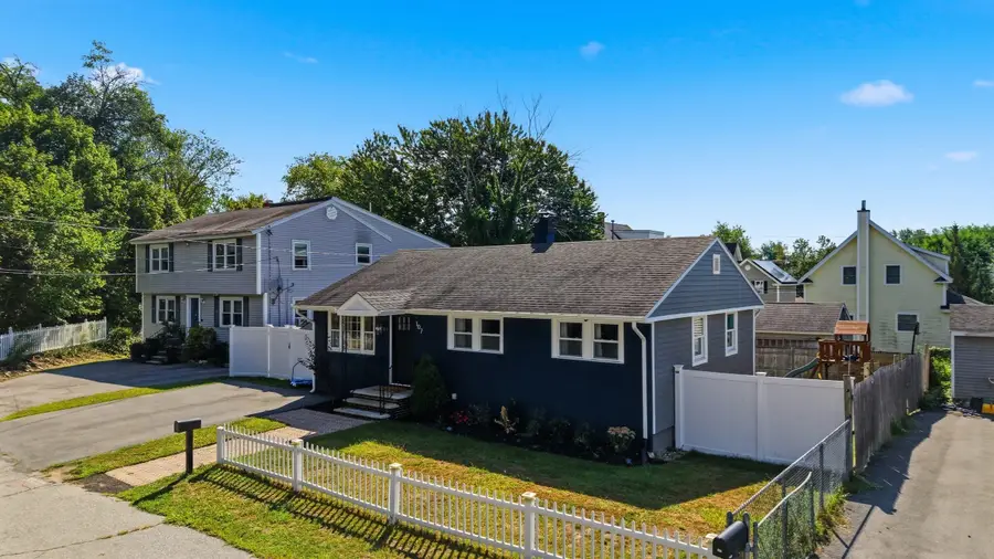 107 New York St, Lowell, MA 01854 - #3
