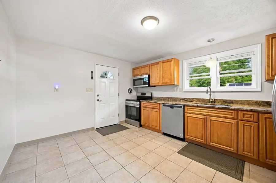 96 Shady Brook Lane, Springfield, MA 01118 - #3