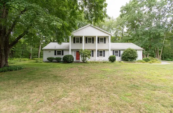 16 Crabapple Ln, Chelmsford, MA 01824