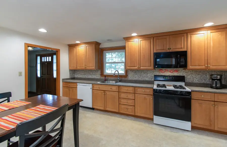 16 Crabapple Ln, Chelmsford, MA 01824 - #3
