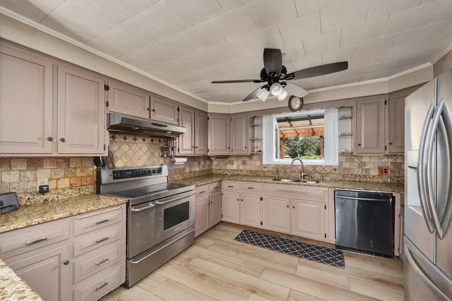 37 Riverdale Ave, Haverhill, MA 01835 - #3