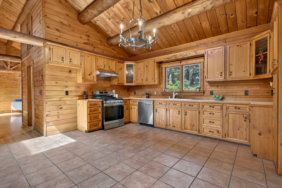 25 Old Center St, Carver, MA 02330 - #3