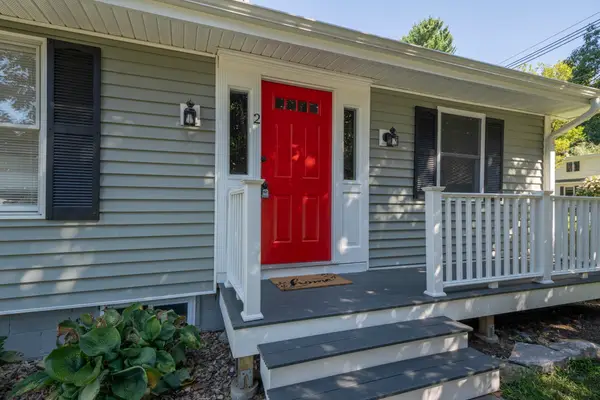 2 Highland Ave, Charlton, MA 01507