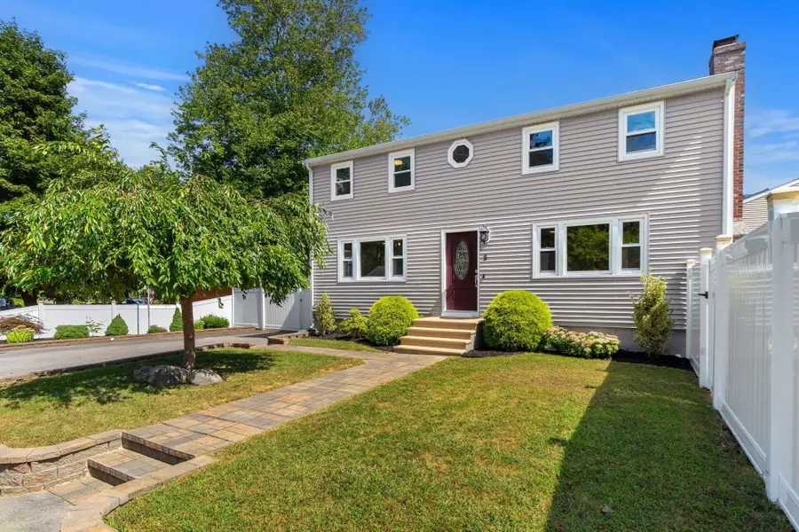 2 Ash St, Amesbury, MA 01913 - #2
