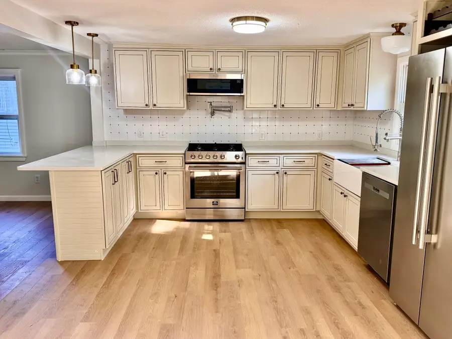 18 Hurley Ave, Dracut, MA 01826 - #3