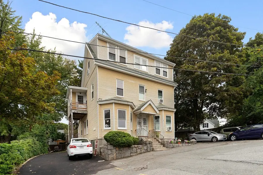 9 Knowlton Sq, Gloucester, MA 01930 - #3
