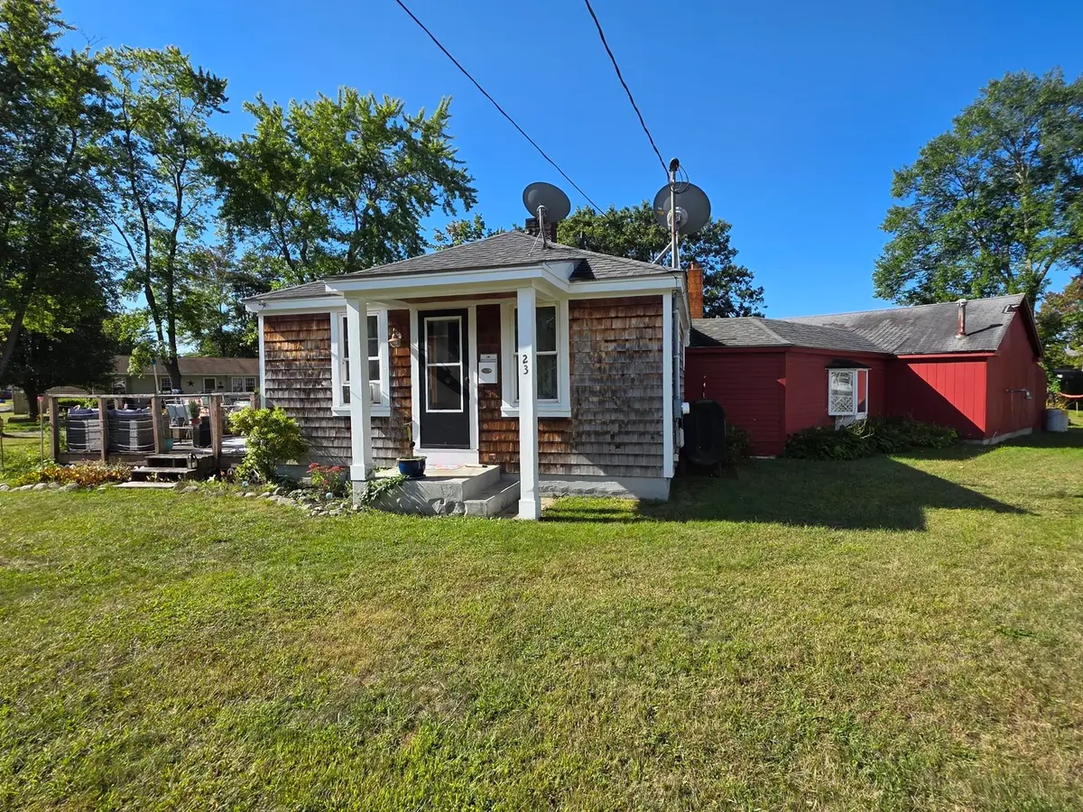 23 Coolidge Ave, Turners Falls, MA 01376 - #1