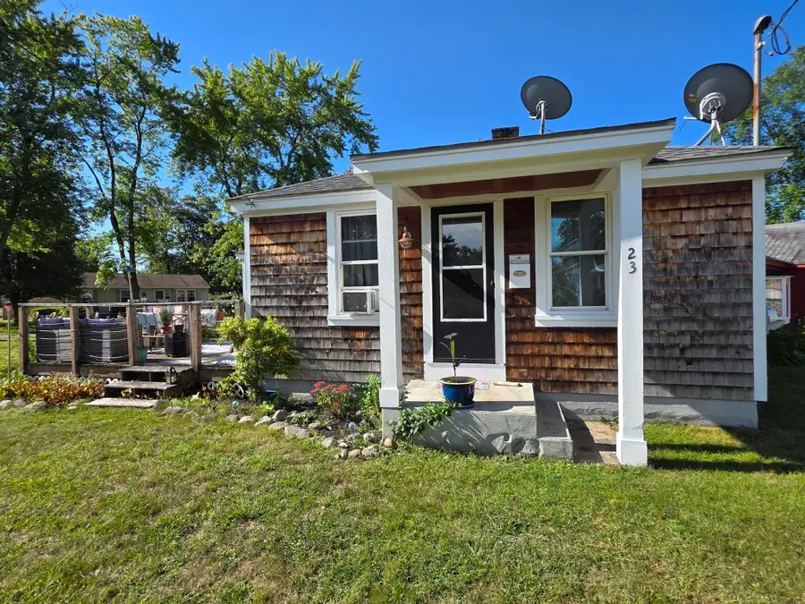 23 Coolidge Ave, Turners Falls, MA 01376 - #2