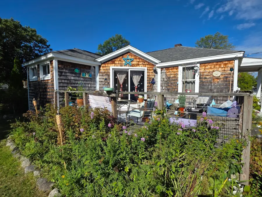 23 Coolidge Ave, Turners Falls, MA 01376 - #3