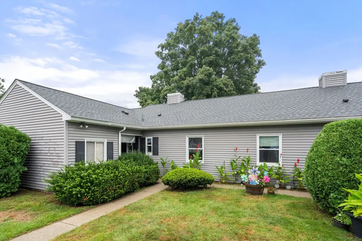 54 Horseshoe Dr #54, Chicopee, MA 01022 - #1