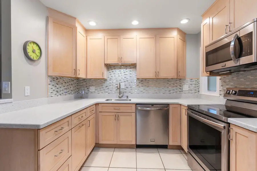 54 Horseshoe Dr #54, Chicopee, MA 01022 - #3