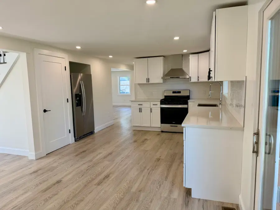 37 Karen St, Lowell, MA 01851 - #2