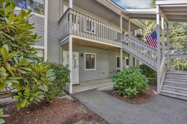 104 Eaton Ln #104, Brewster, MA 02631