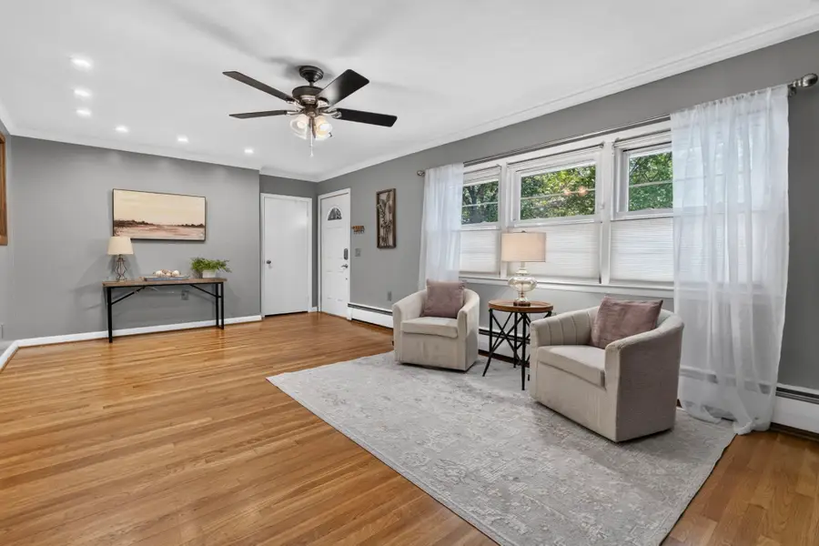 43 Madison St, Amesbury, MA 01913 - #2