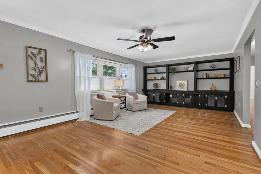 43 Madison St, Amesbury, MA 01913 - #3