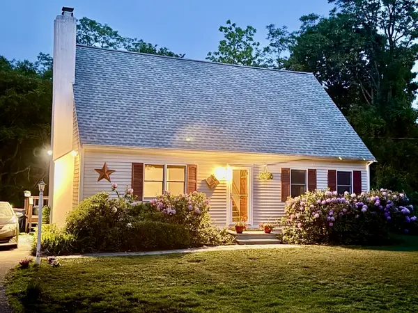 8 Fearing Hill Rd, Wareham, MA 02571