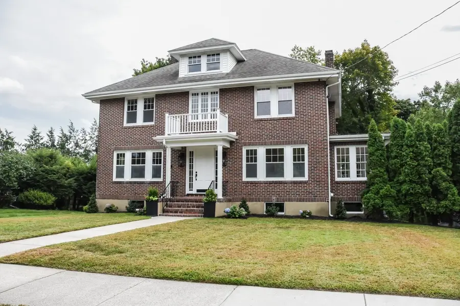 19 Stoneleigh Rd, Watertown, MA 02472 - #2