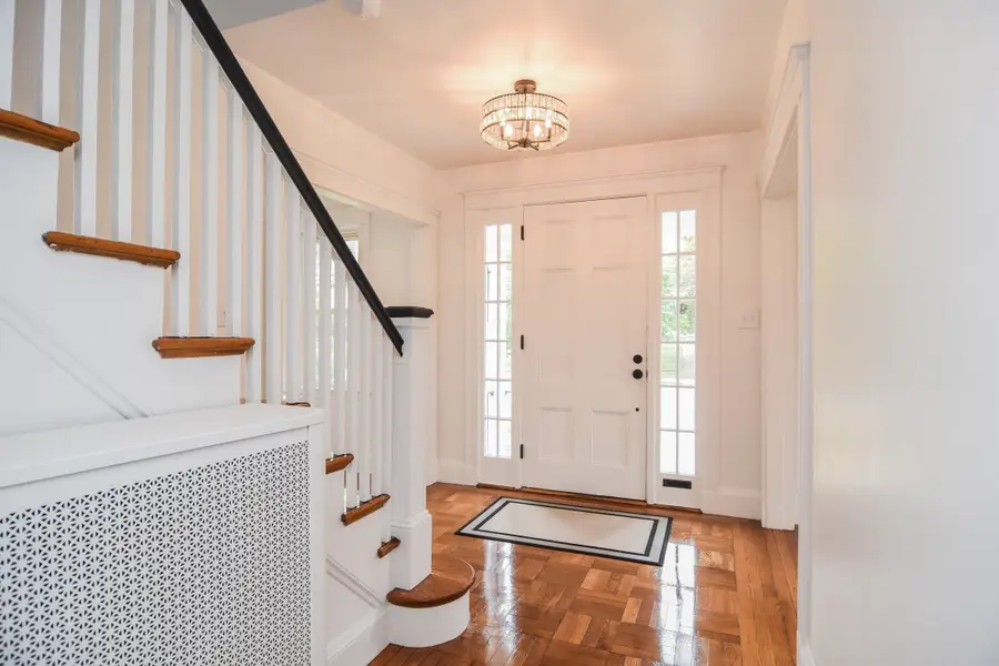 19 Stoneleigh Rd, Watertown, MA 02472 - #3