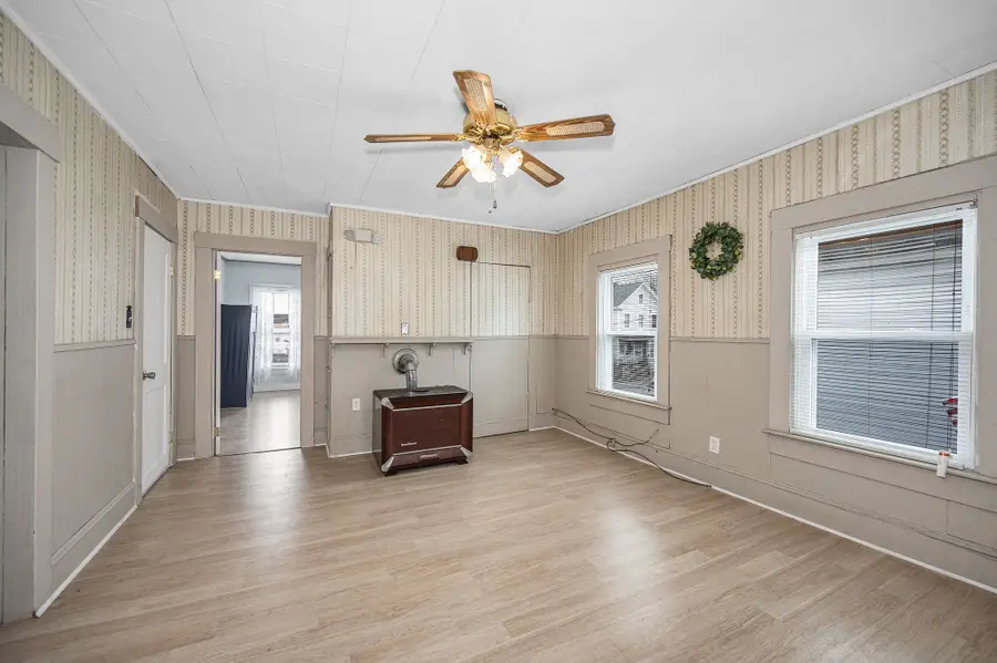 17 Coral St, Lowell, MA 01851 - #3