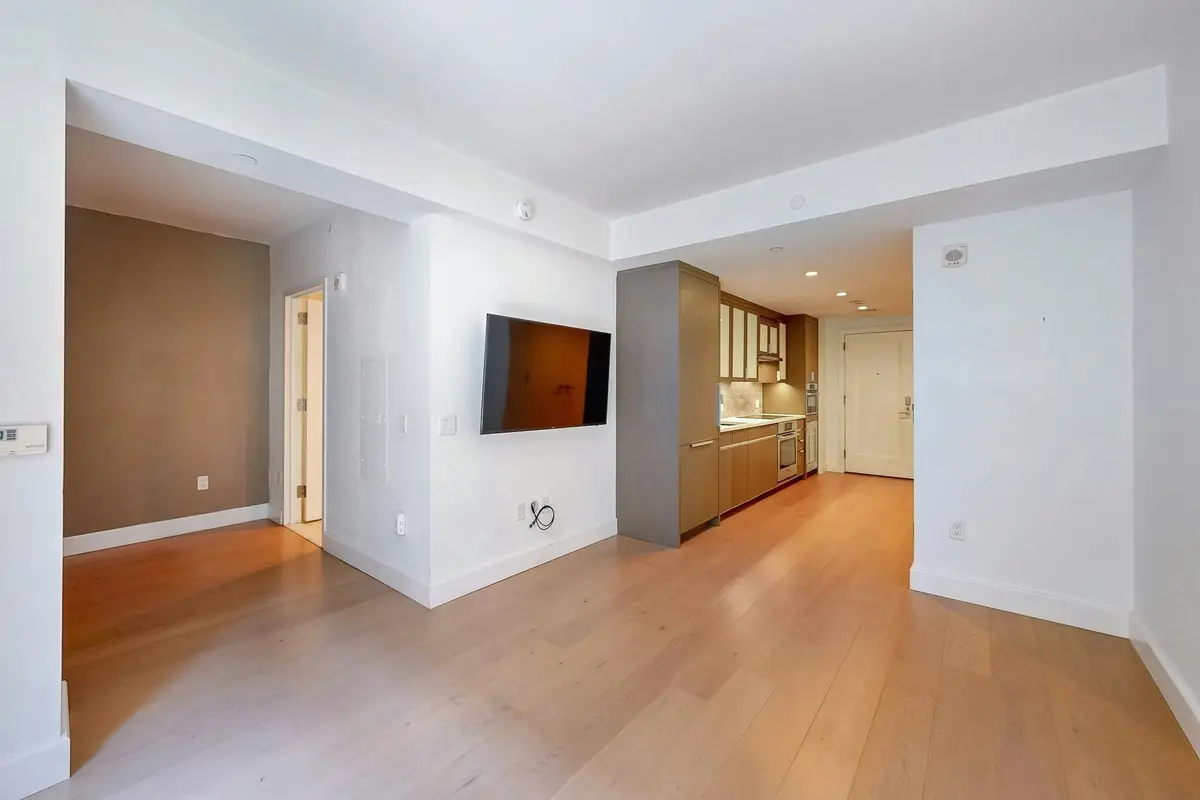 100 Lovejoy Wharf #5Q, Boston, MA 02114 - #1