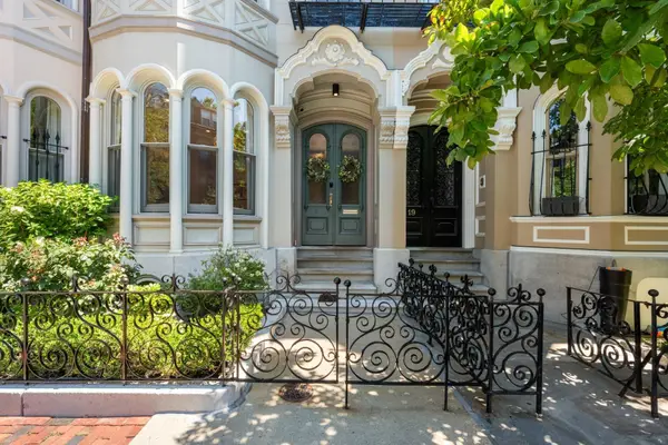 21 Rutland Sq, Boston, MA 02118