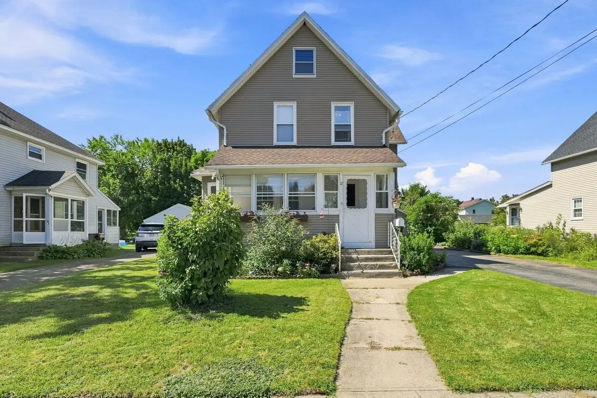27 Elm St, Ludlow, MA 01056 - #1