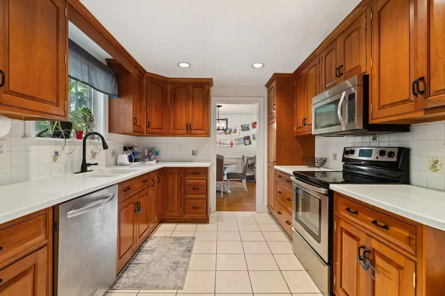 53 Eleanor St, Dartmouth, MA 02747 - #2
