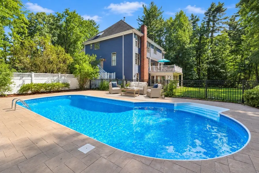 66 Poquanticut Ave, Easton, MA 02356 - #2