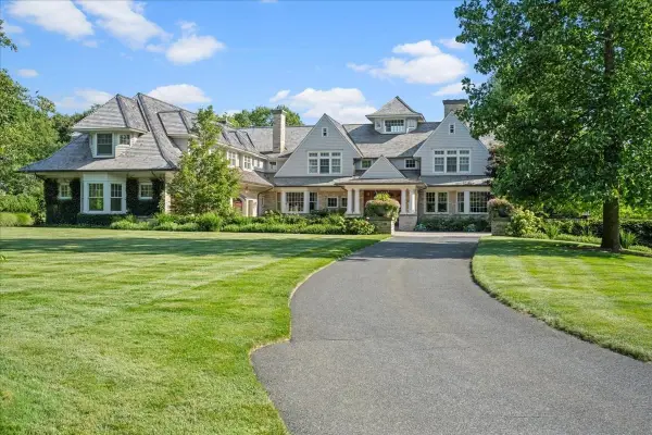 31 Sears Rd, Southborough, MA 01772