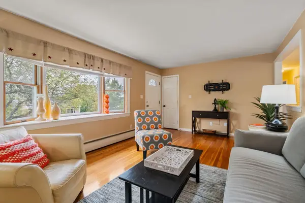 49 Elmwood St, Auburn, MA 01501