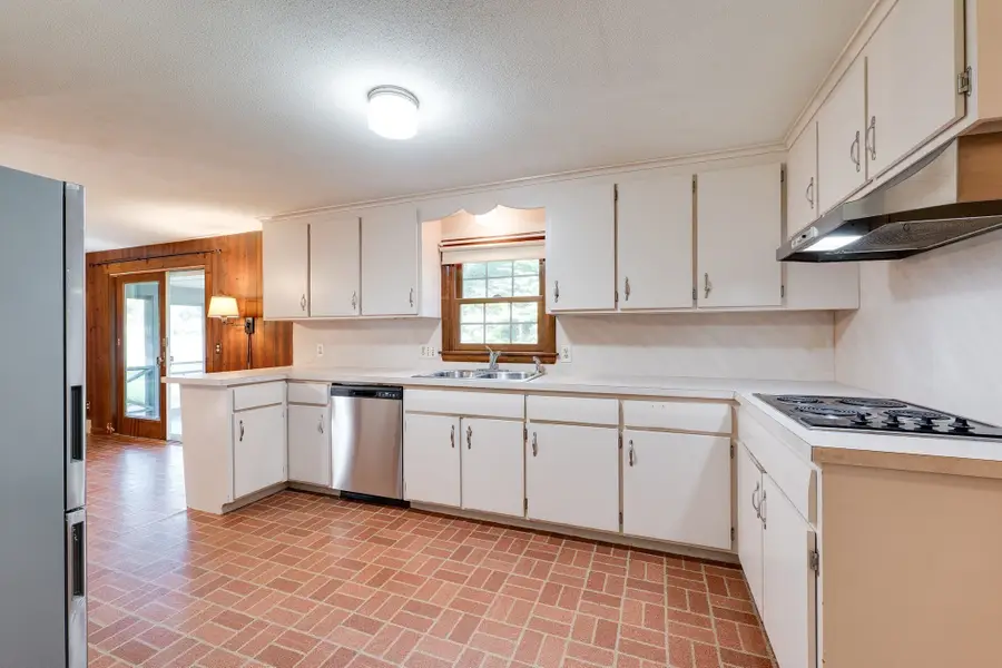 29 Indian Spring Rd, East Longmeadow, MA 01028 - #2
