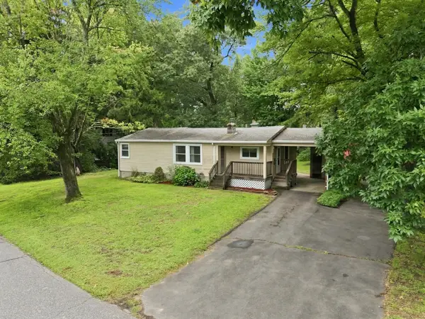 36 Silver Lake Dr, Agawam, MA 01001