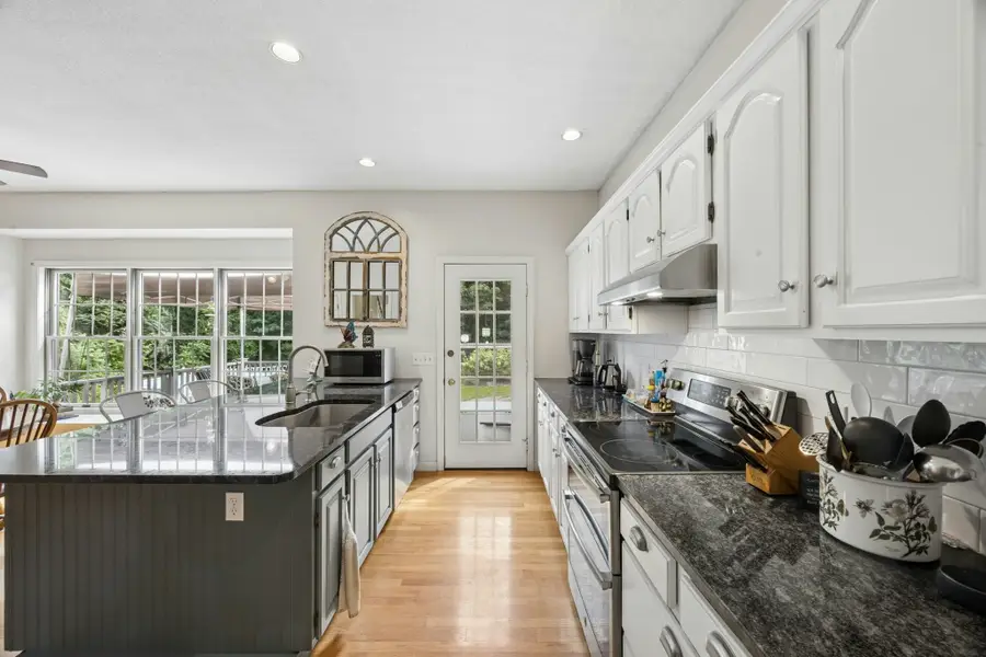 5 School St, Granby, MA 01033 - #2