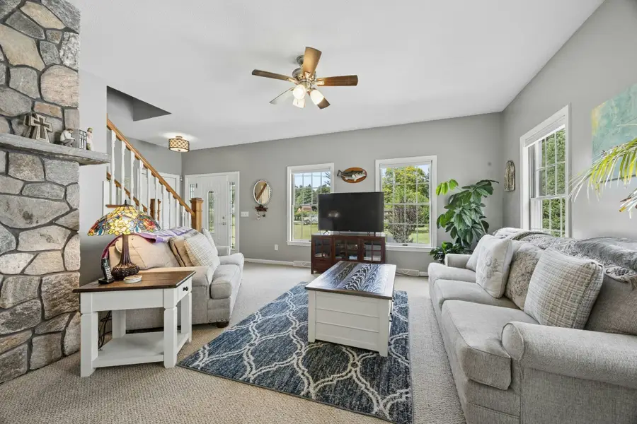 5 School St, Granby, MA 01033 - #3