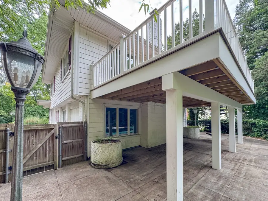 28 Hill Top Dr, Warwick, RI 02818 - #2