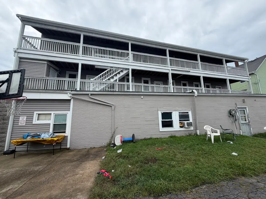 240 Osborn St, Fall River, MA 02724 - #3