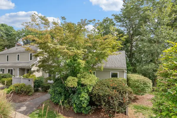 23 Fifer Ln #23, Lexington, MA 02420