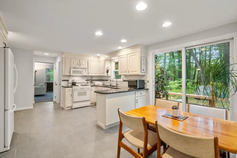 41 Old Stagecoach Rd, Bedford, MA 01730 - #3