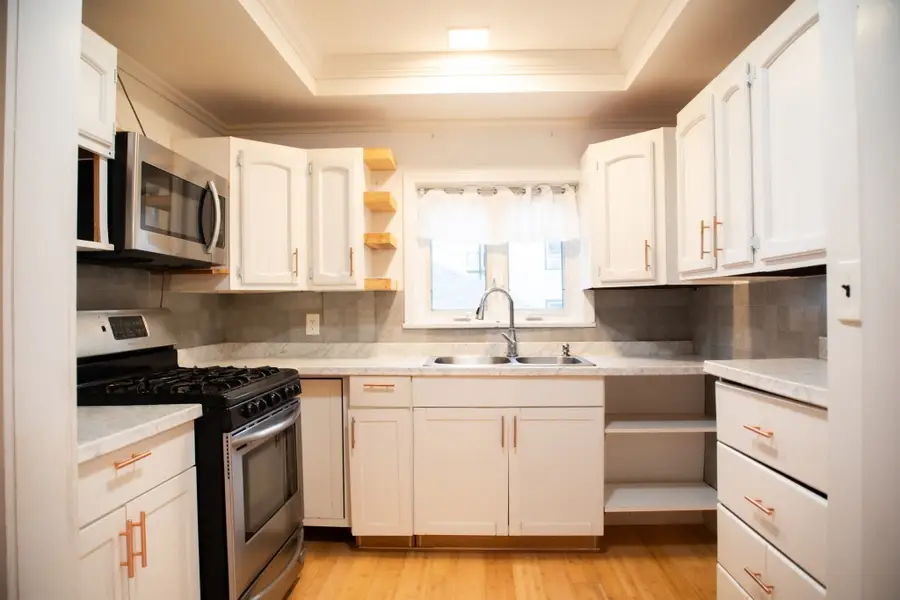 73 Wooley St, Fall River, MA 02724 - #3