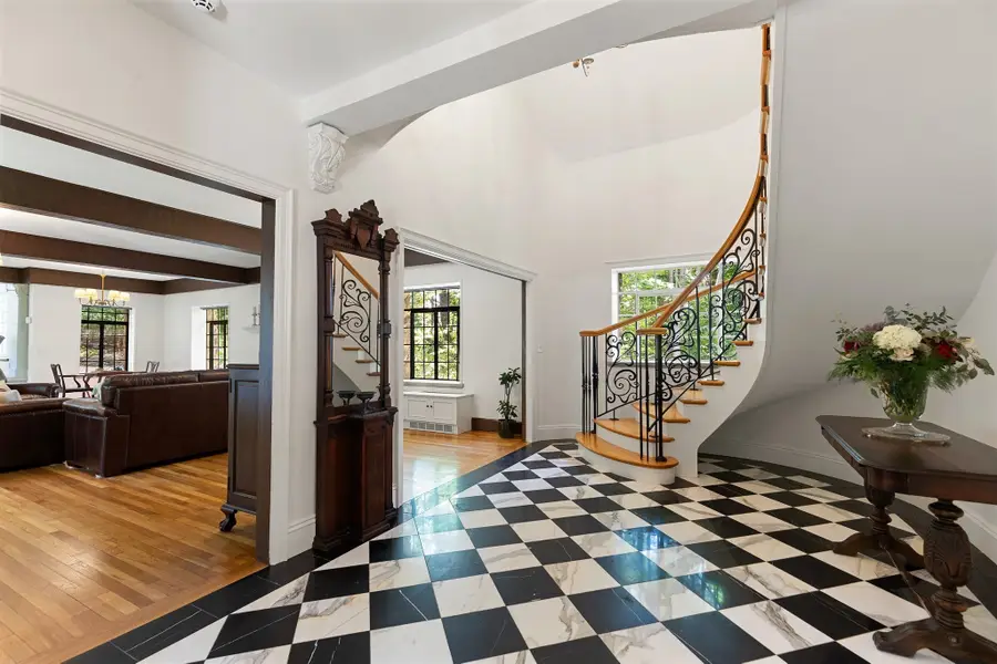 9 Galloupes Point Rd, Swampscott, MA 01907 - #3
