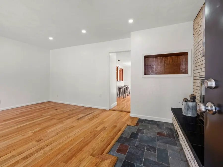 12 Boston St, Lynn, MA 01904 - #3