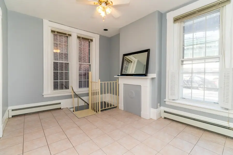 35 Chestnut St #2, Chelsea, MA 02150 - #3