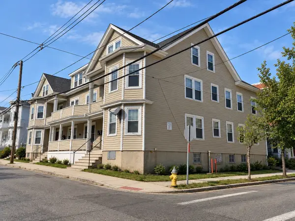 21 Palmer St, Salem, MA 01970