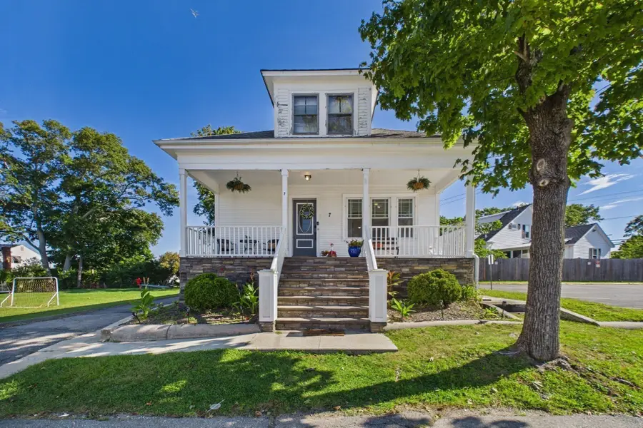 7 Coolidge St, Dartmouth, MA 02748 - #2