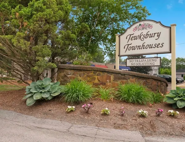 37 Decarolis Dr #37, Tewksbury, MA 01876